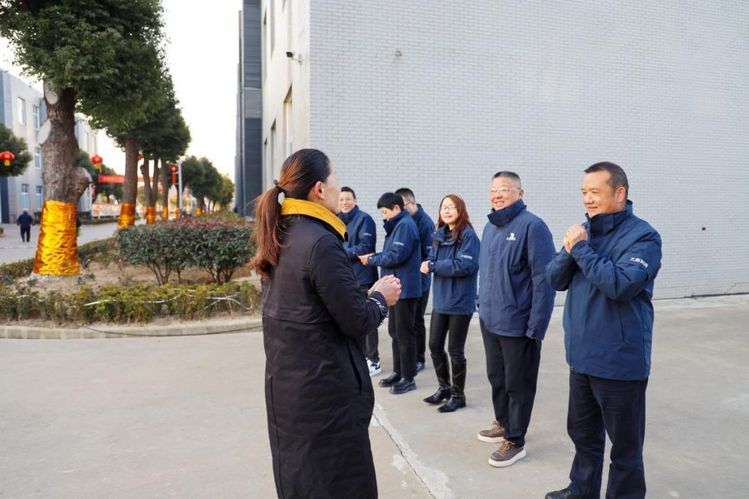 董事長(zhǎng)攜高管團(tuán)隊(duì)迎接員工開工大吉，共啟新程