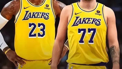 奥斯梅恩在萨勒尼塔纳上演帽子戏法，本赛季进球助攻双丰收，累计进球26球，助攻5次。